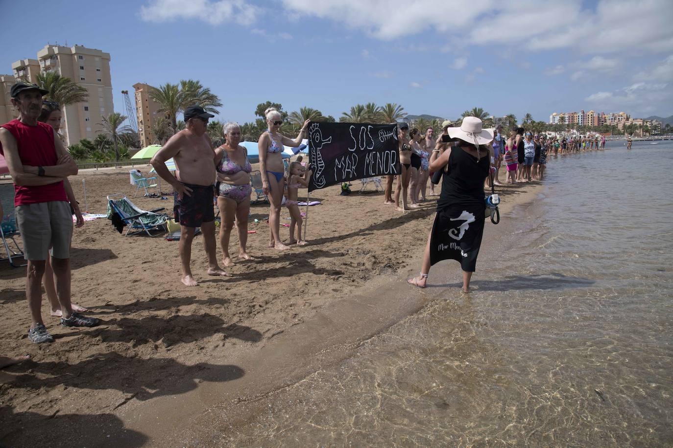 El tercer abrazo al Mar Menor, en imágenes