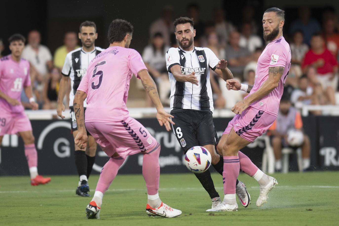 La derrota del Cartagena frente al Eldense, en imágenes
