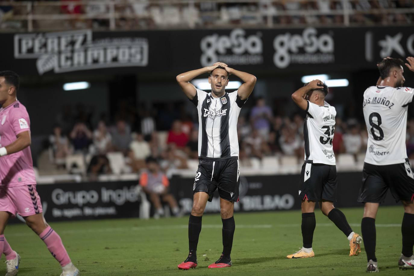 La derrota del Cartagena frente al Eldense, en imágenes