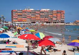 Playa de Los Locos, en Torrevieja, una de las que más bañistas acoge en verano.