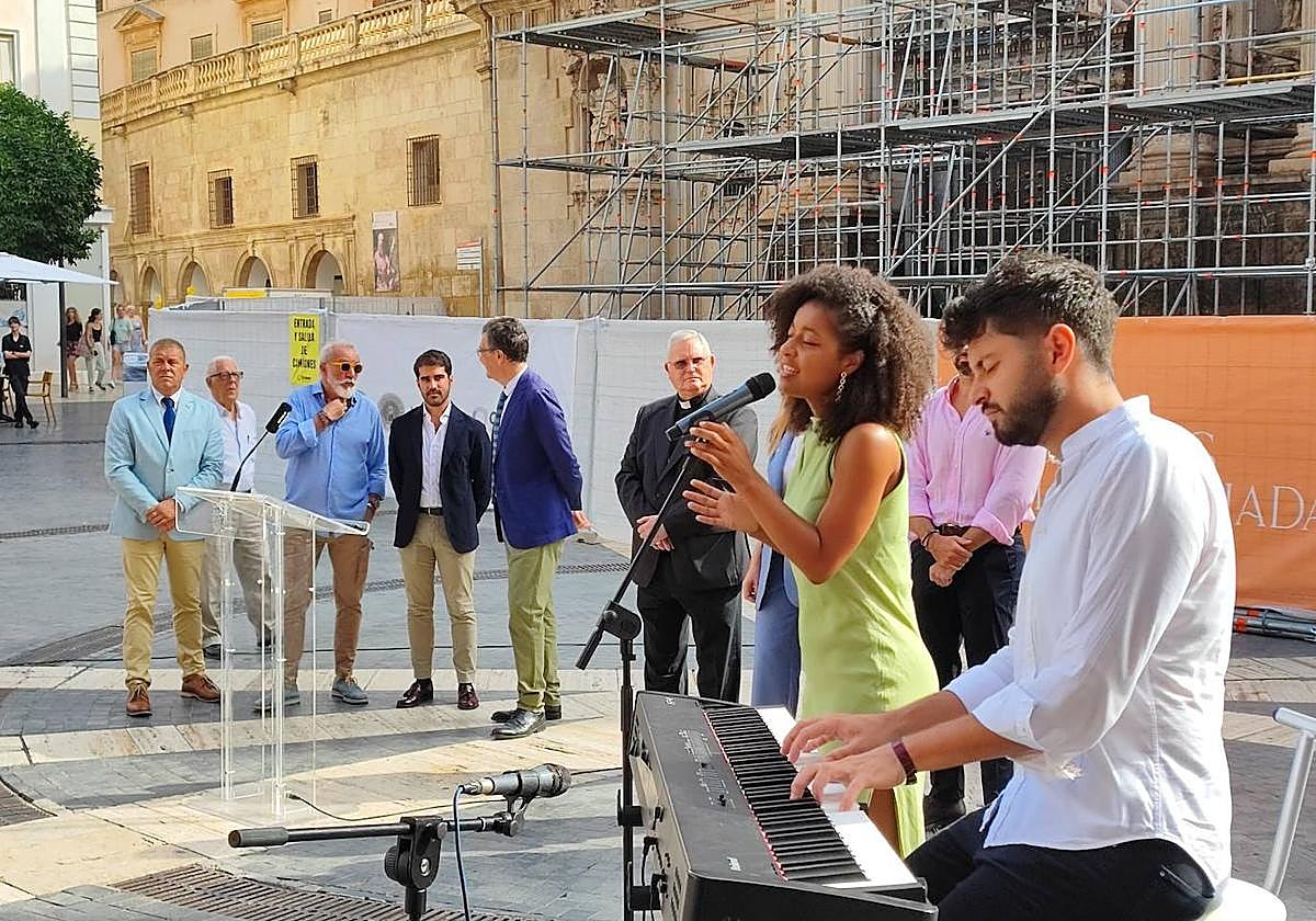 Presentación del espectáculo 'Los Secretos de la Fachada: el sueño de Jaime Bort', este miércoles frente a la Catedral.