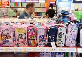 La compra de material escolar es uno de los quebraderos de cabeza de las familias en septiembre.