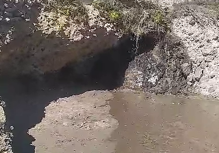 Vertido de aguas residuales en Calnegre.