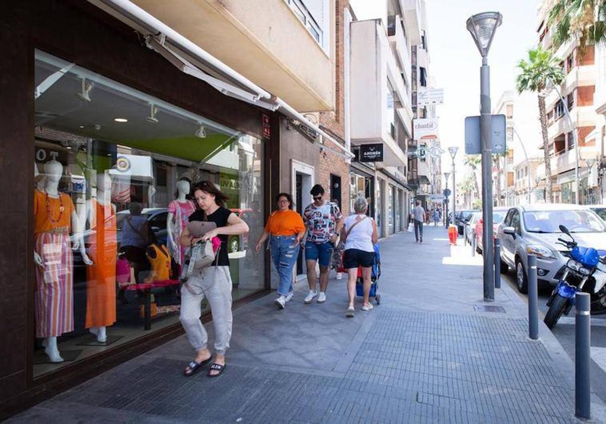 La calle Ramón Gallud agrupa la mayor cantidad de comercios, en una imagen de archivo.