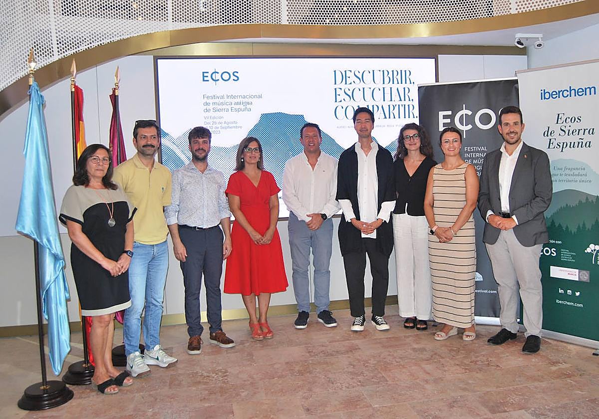 Foto de familia durante la presentación de la programación de la séptima edición del festival.