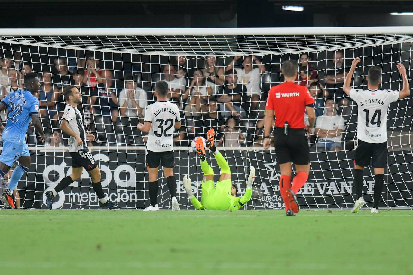 La derrota del Cartagena frente al Levante, en imágenes