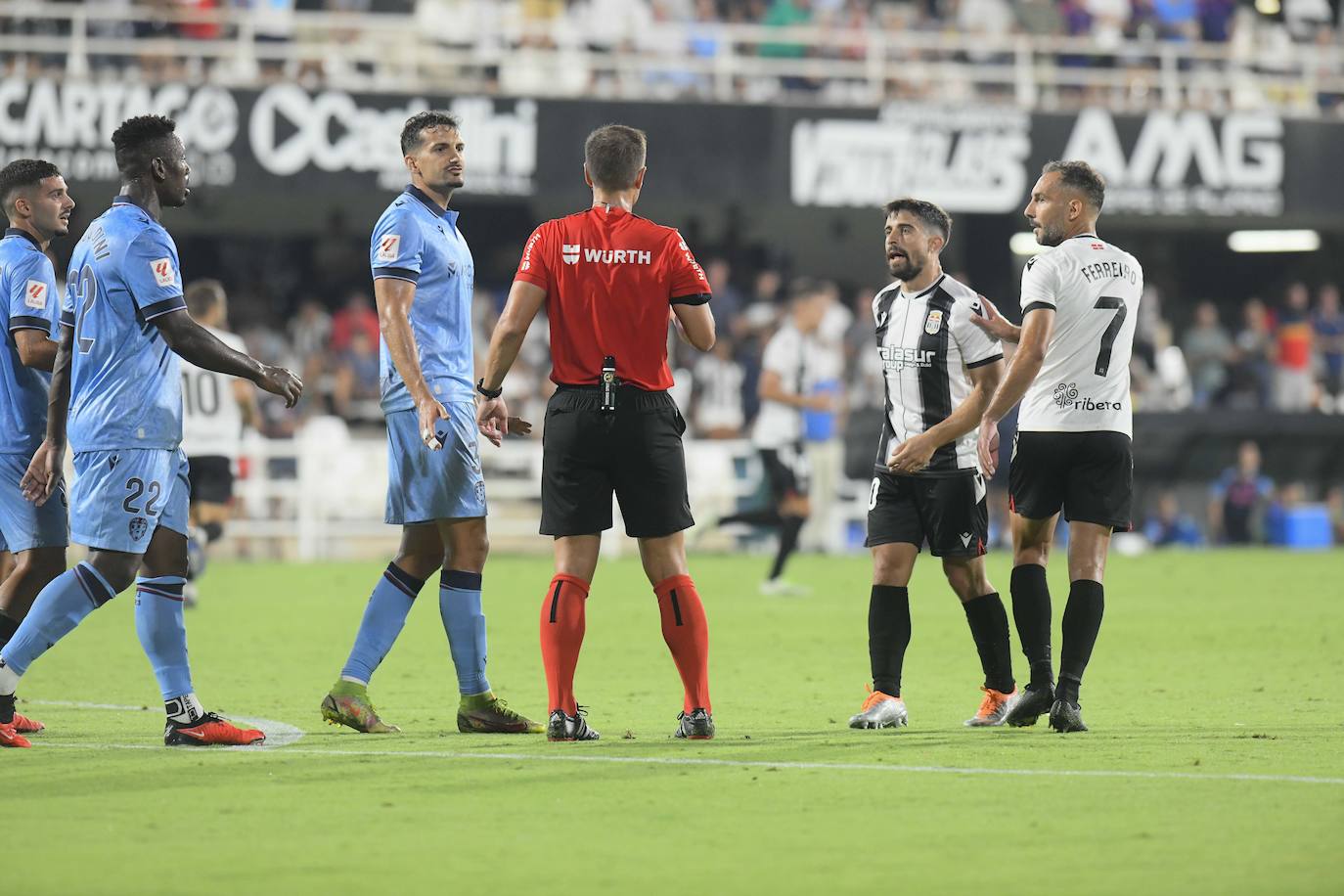La derrota del Cartagena frente al Levante, en imágenes
