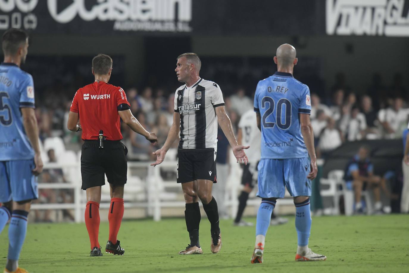 La derrota del Cartagena frente al Levante, en imágenes