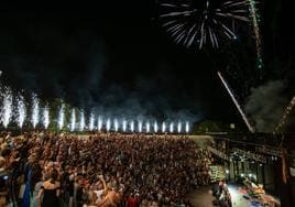 Fuegos artificiales en el Auditorio Parque Almansa para despedir la 53 edición, la noche del jueves.