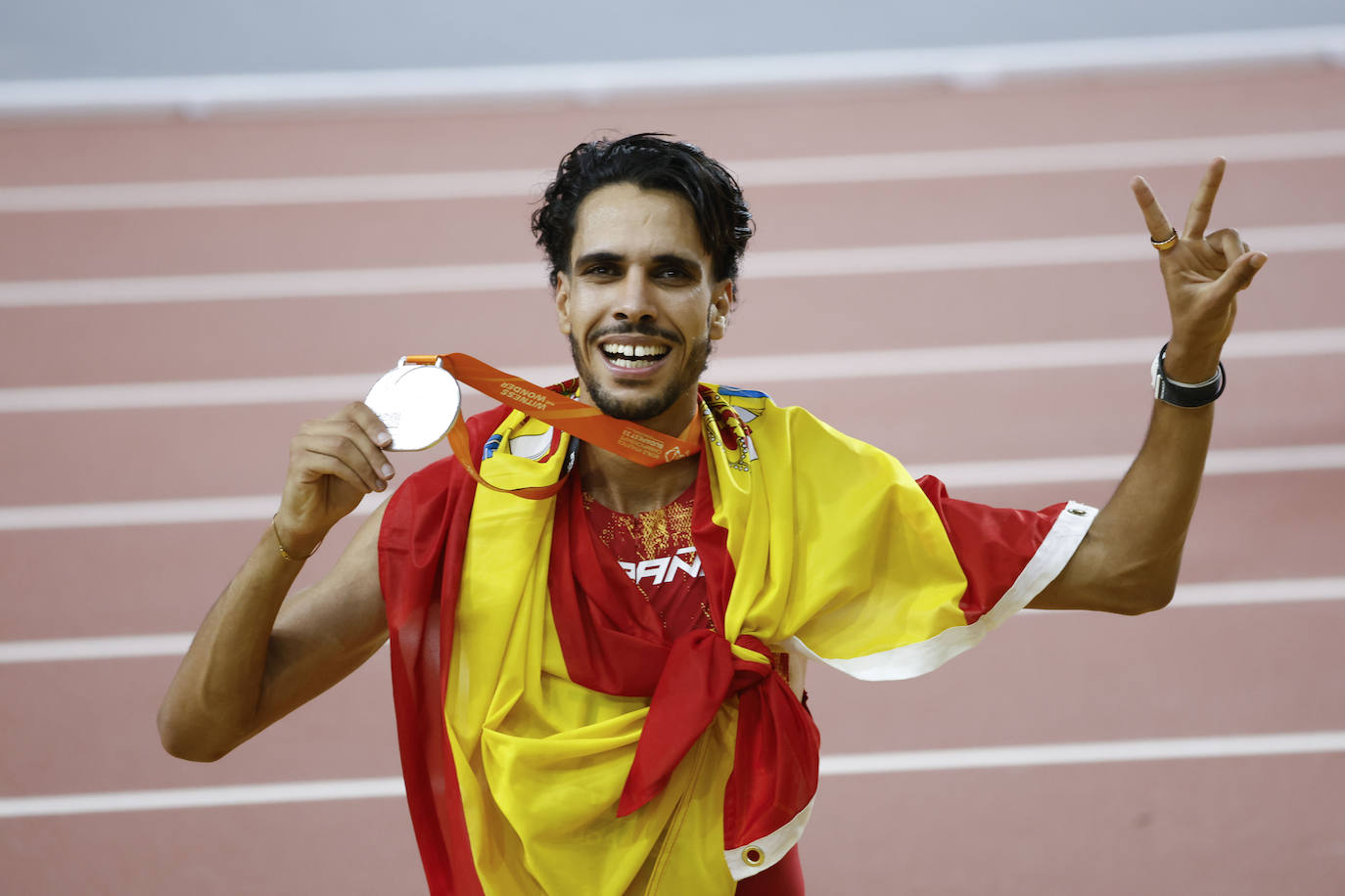 La carrera de los 5.000 y la celebración de la plata de Mo Katir