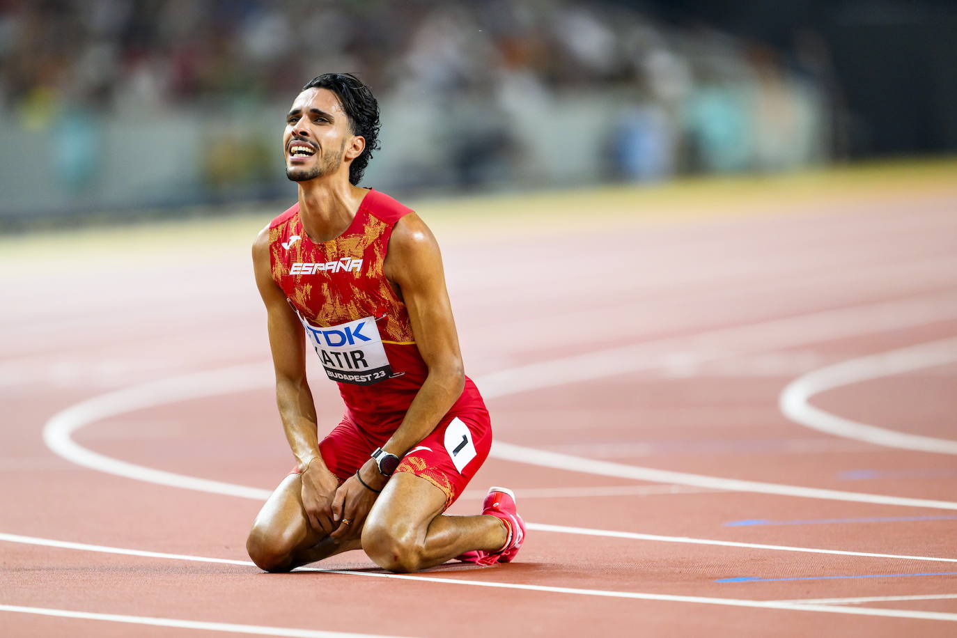 La carrera de los 5.000 y la celebración de la plata de Mo Katir