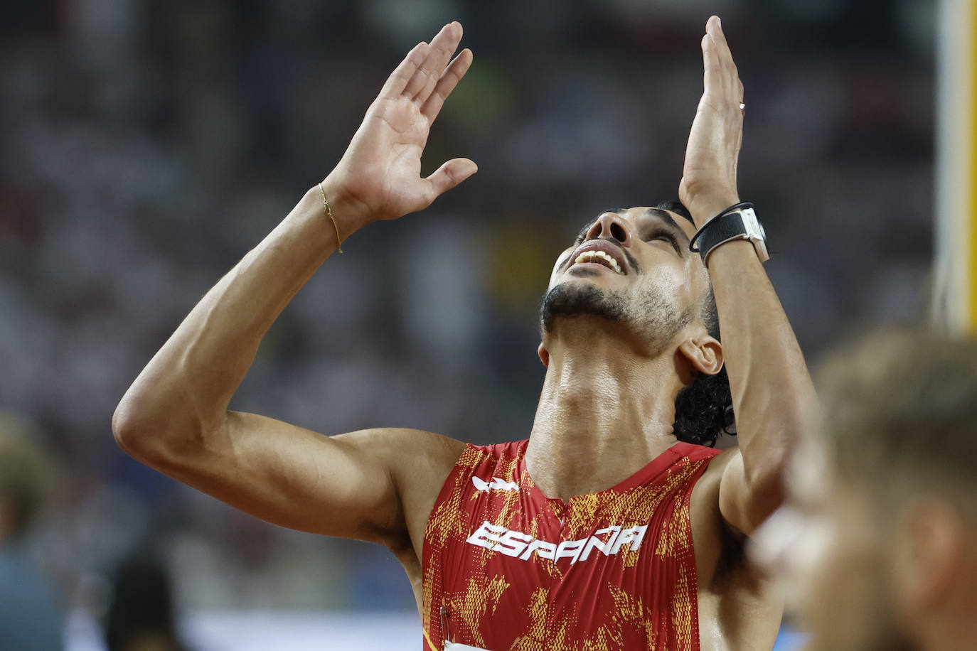 La carrera de los 5.000 y la celebración de la plata de Mo Katir