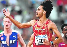 Mo Katir se impone en la semifinal de los 5.00 metros del Mundial, el pasado jueves en Budapest.