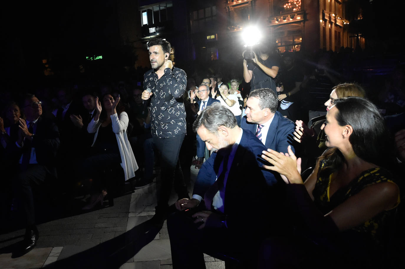 Las imágenes de la actuación del pregonero de la Feria de Murcia, Diego Cantero