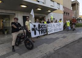 Miembros de los colectivos, en la concentración.