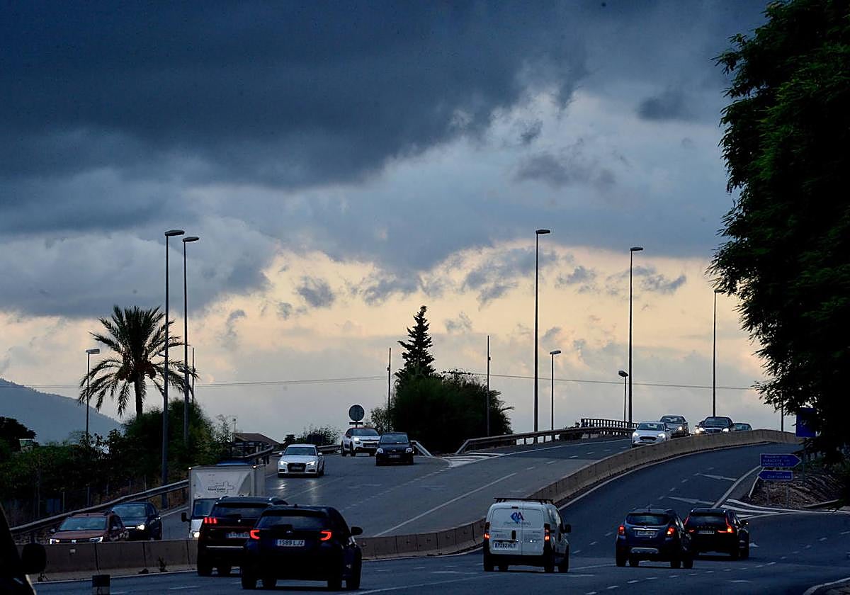 Nubes de tormenta sobre Murcia, en una imagen de archivo.