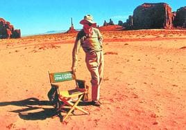 John Ford en Monument Valley, en la frontera sur de Utah con Arizona, en los Estados Unidos.