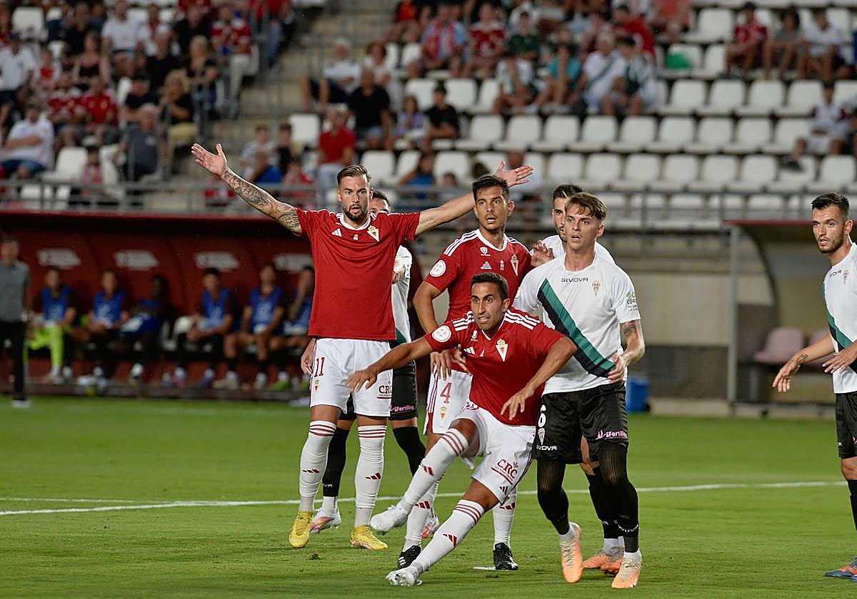 La derrota del Real Murcia frente al Córdoba, en imágenes