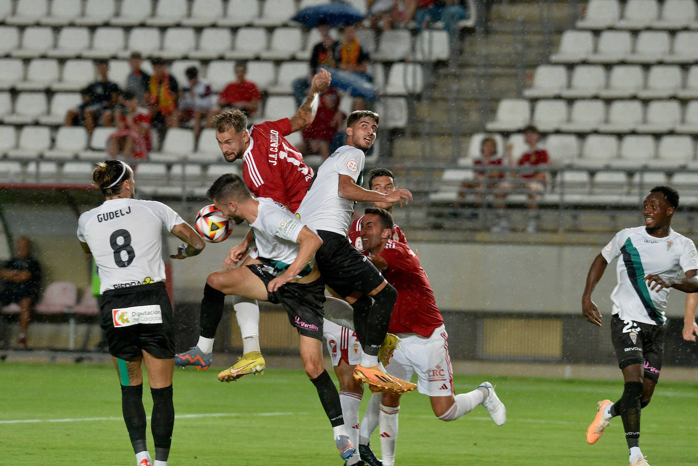 La derrota del Real Murcia frente al Córdoba, en imágenes