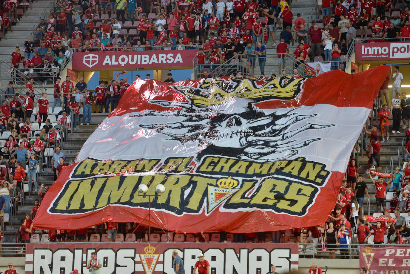 La derrota del Real Murcia frente al Córdoba, en imágenes