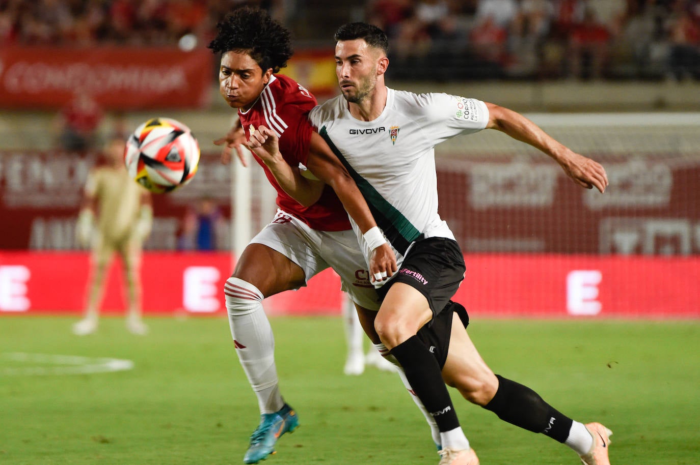 La derrota del Real Murcia frente al Córdoba, en imágenes