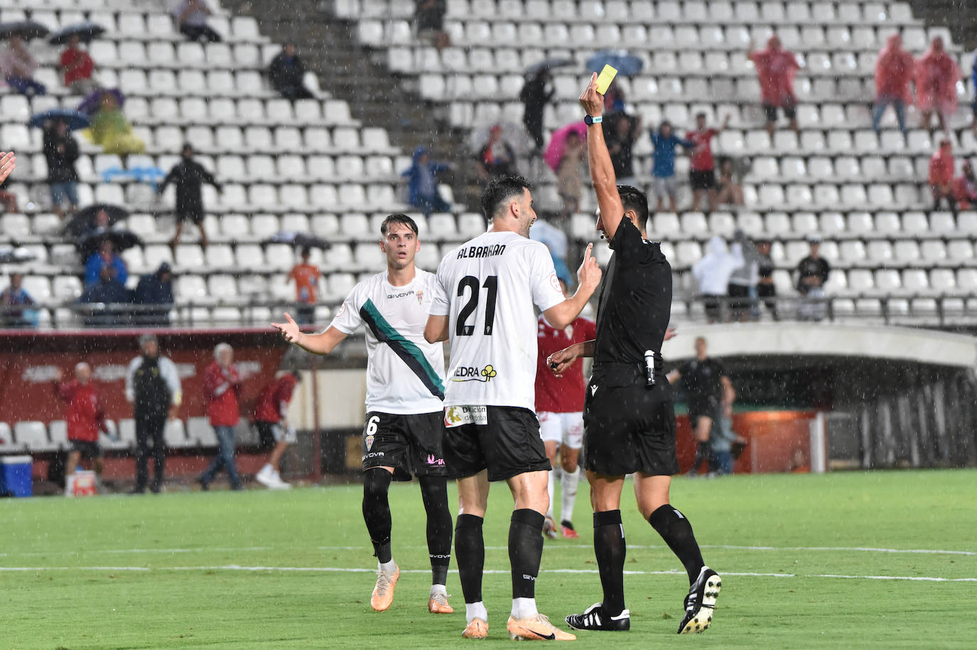 La derrota del Real Murcia frente al Córdoba, en imágenes