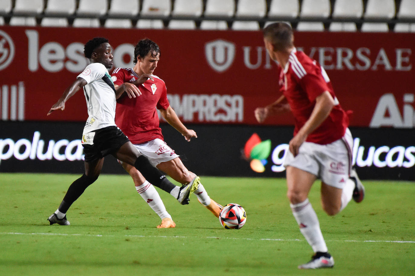 La derrota del Real Murcia frente al Córdoba, en imágenes