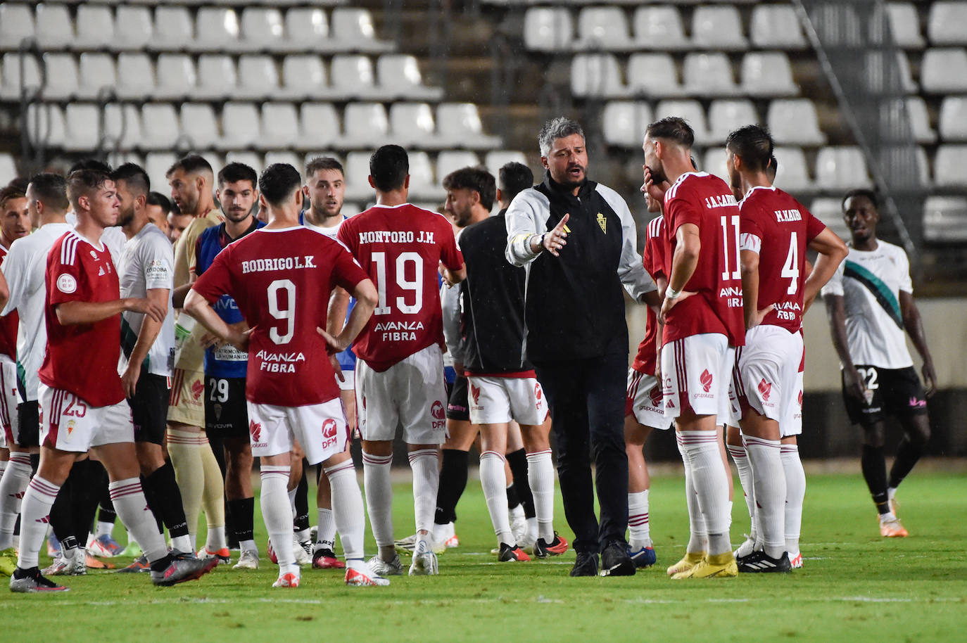 La derrota del Real Murcia frente al Córdoba, en imágenes