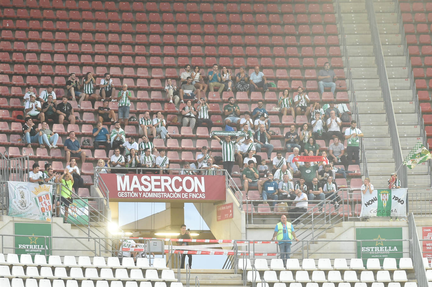 La derrota del Real Murcia frente al Córdoba, en imágenes