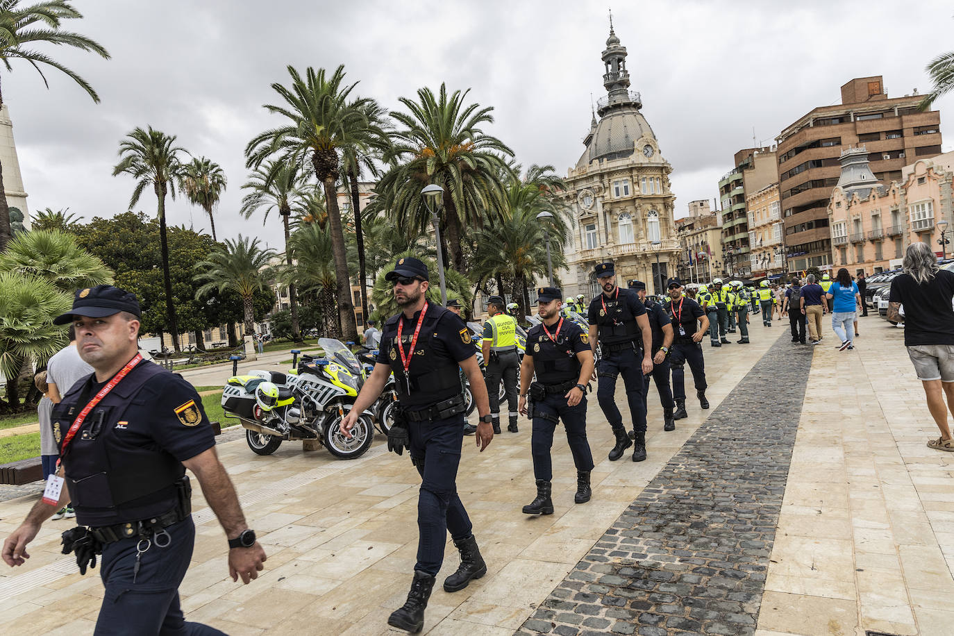 La salida de la novena etapa de la Vuelta en Cartagena, en imágenes