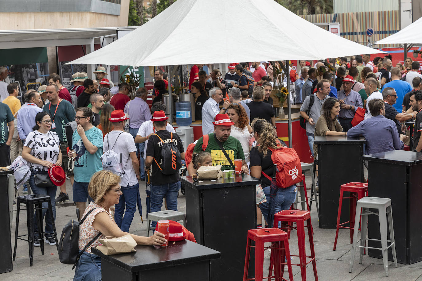 La salida de la novena etapa de la Vuelta en Cartagena, en imágenes