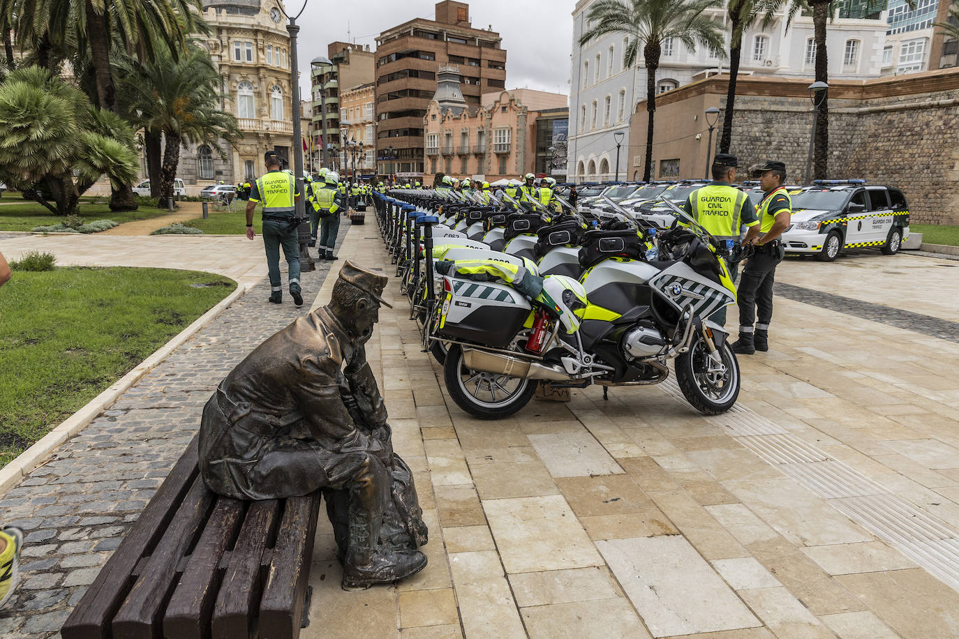 La salida de la novena etapa de la Vuelta en Cartagena, en imágenes