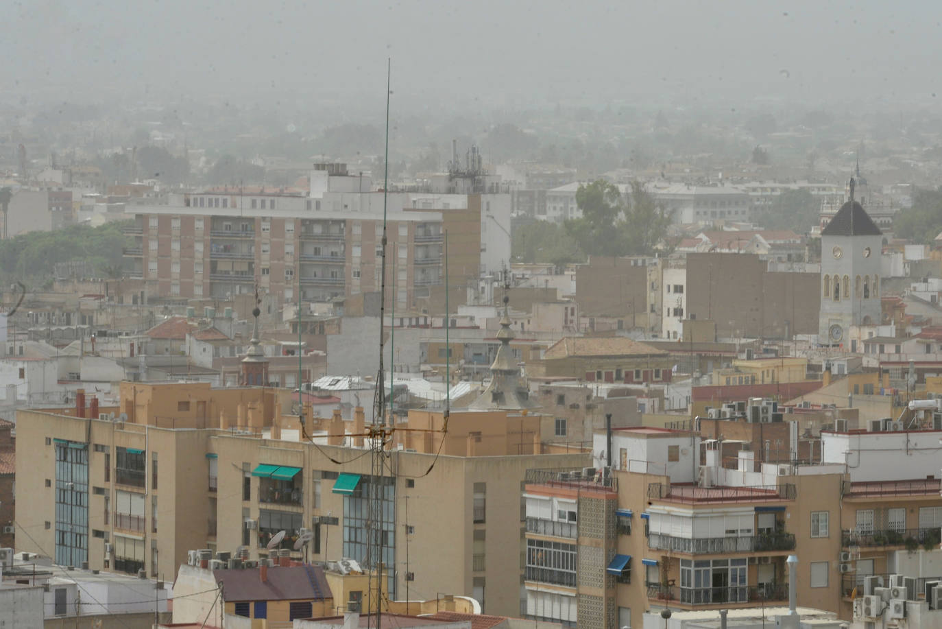 Las imágenes del tercer día de calima en Murcia