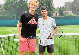 En 2021.Zverev y Alcaraz antes de un entrenamiento que compartieron en Wimbledon.