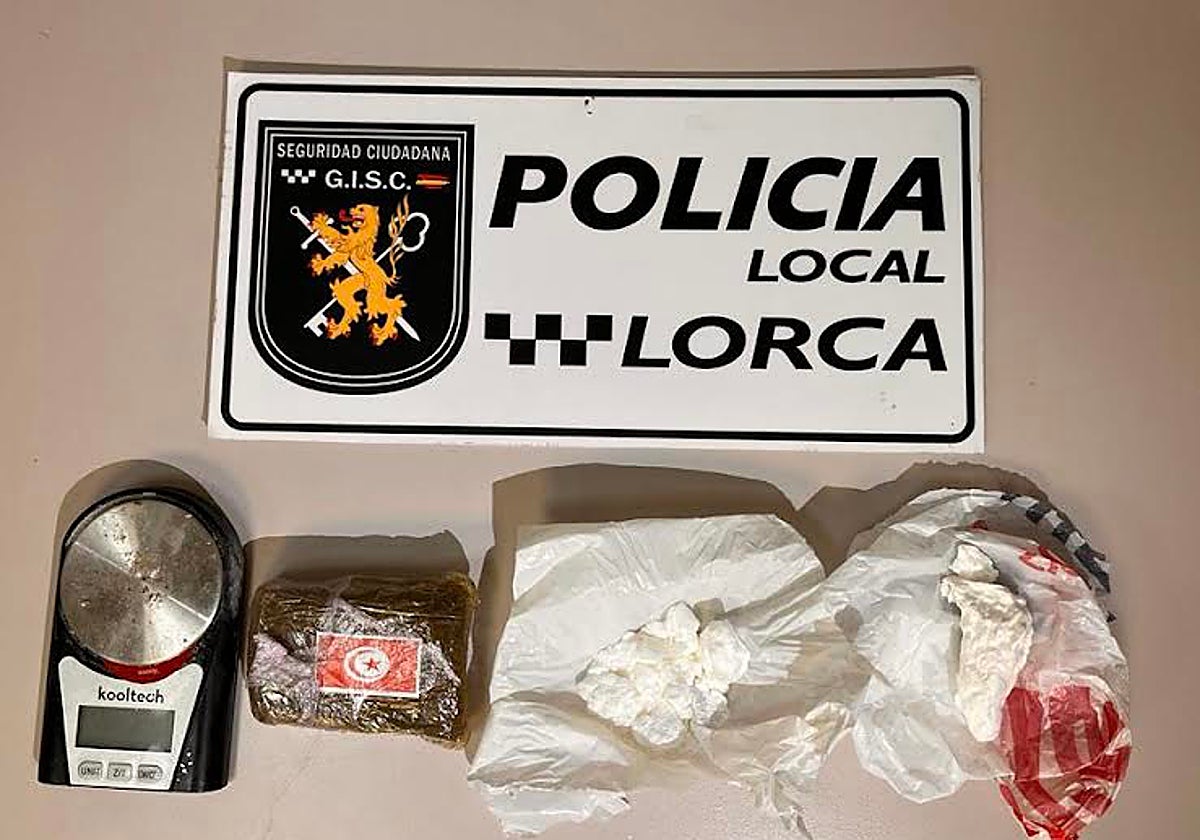 Droga incautada en la la intervención policial.