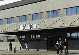 Entrada de Urgencias del hospital Los Arcos, en San Javier.