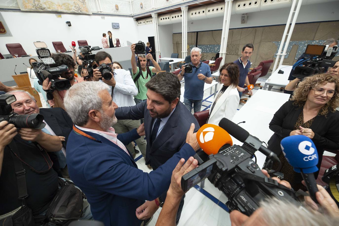 En imágenes: López Miras es elegido presidente del Gobierno regional