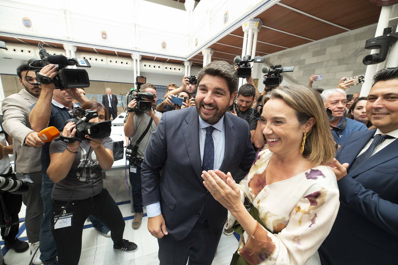 En imágenes: López Miras es elegido presidente del Gobierno regional