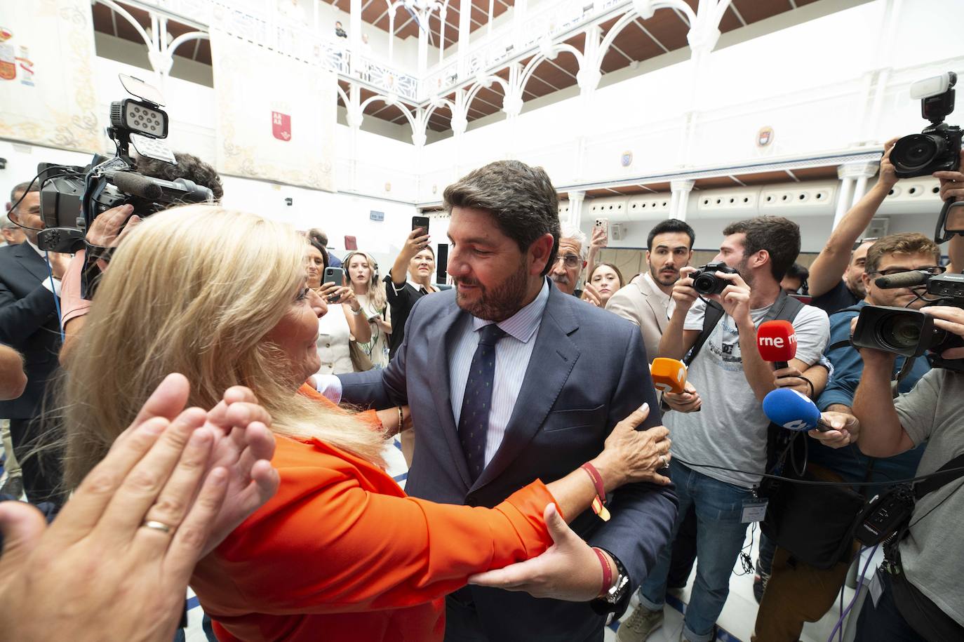 En imágenes: López Miras es elegido presidente del Gobierno regional