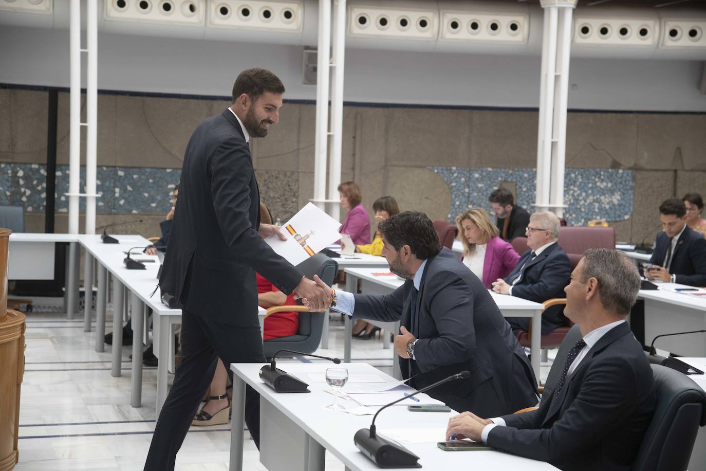 En imágenes: López Miras es elegido presidente del Gobierno regional