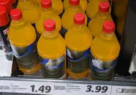 El producuto para coches retirado por Lidl debido a su parecido a un refresco.