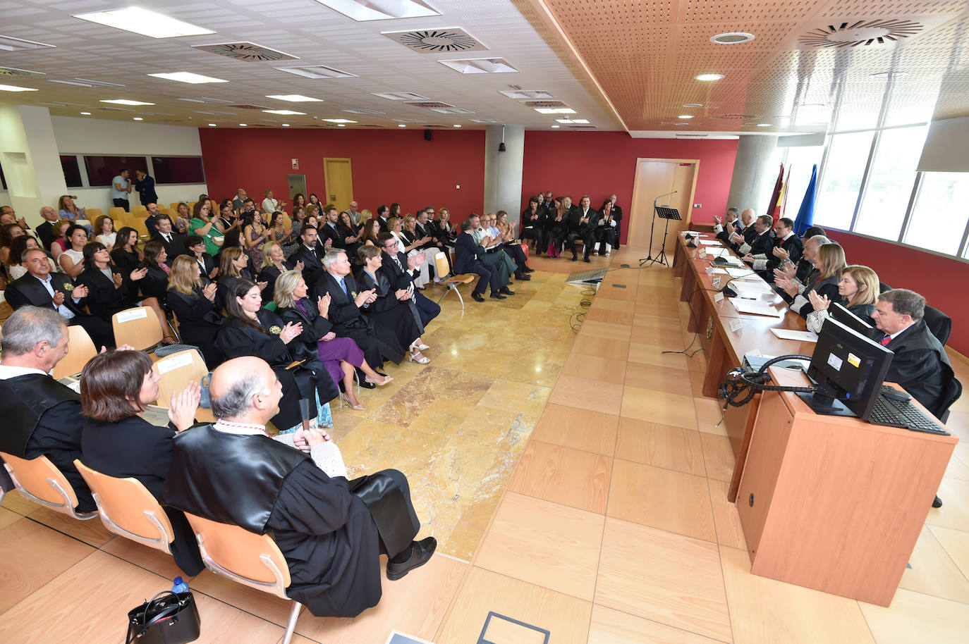 El acto de los procuradores de la Región de Murcia en la Ciudad de la Justicia, en imágenes