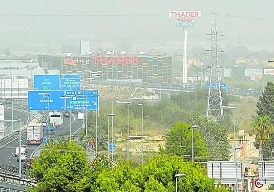 Contaminación atmosférica en la circunvalación de Murcia, esta semana.