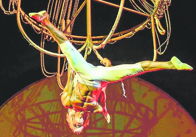 Acróbata del 'Circo encantado'.