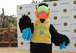 La mascota del hozono Global Jairis, Iris durante su presentación.