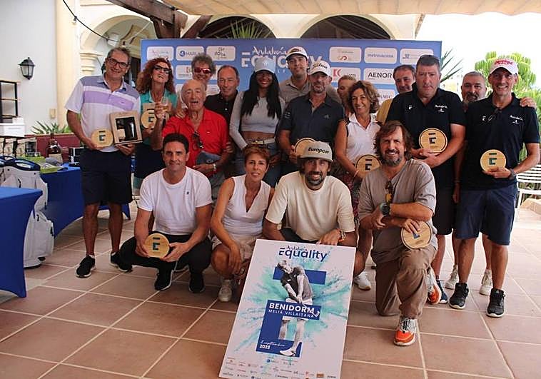 Los ganadores de la prueba y caras famosas que participaron.