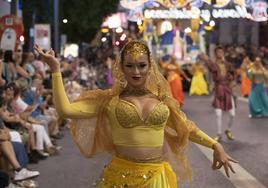 Imagen del desfile de Moros y Cristianos de Murcia, este sábado.