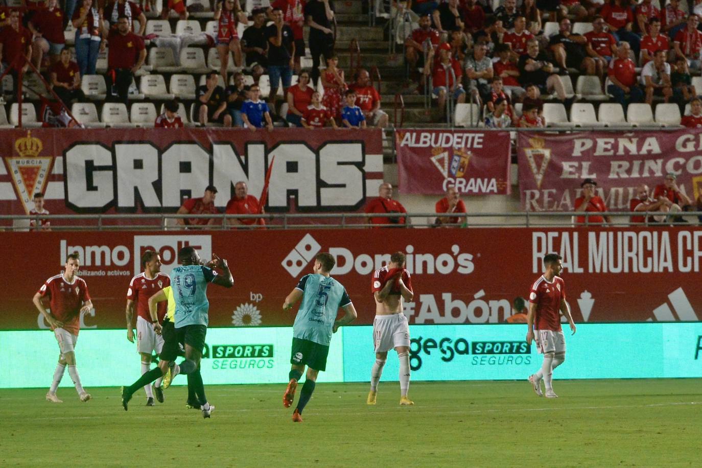 La derrota del Real Murcia frente al Atlético Sanluqueño, en imágenes