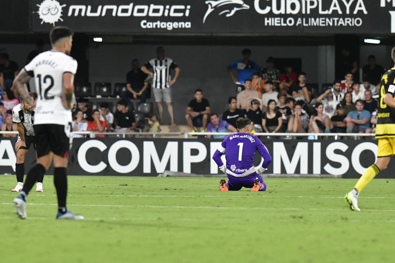 La derrota del Cartagena frente al Real Zaragoza, en imágenes