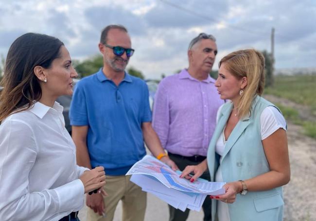 La consellera Salomé Pradas y la directora de Agua de la Generalitat Sabina Galindo visitan San Fulgencio.